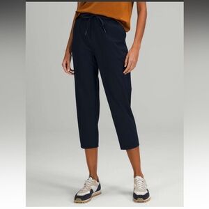 Lululemon Stretch High-Rise Crop 23"
In True Navy Sz 8
